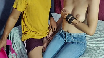 गर्म भारतीय कॉलेज छात्रा का काली भारतीय लंड के साथ चुपके से संभोग