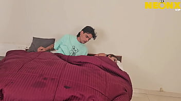 भाभी के भरे हुए मोतियों से देवर जी की रात भर की बिस्तर पर मस्ती