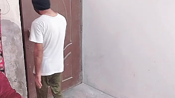 मेरी देसी पड़ोसन बर्तन मांगने आई और फिर मैंने उसे चोदा – साफ हिंदी ऑडियो वाला सेक्स वीडियो