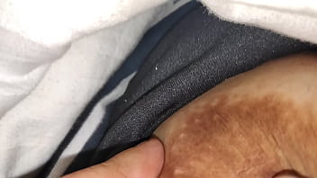 भारतीय अमीर लड़की के उभारों की मालिश