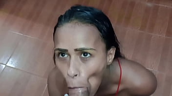 जब मेरा फियांसी काम पर होता है, तो मैं डिलीवरी बॉय को अपना गुदा देती हूँ