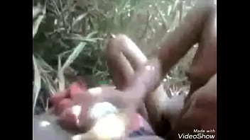 जंगल में देसी विवाहित जोड़े का गर्म मिलन