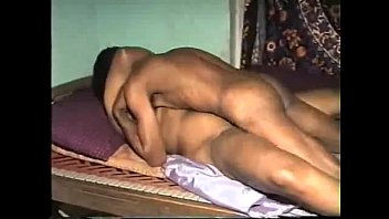 अनुभवी देसी आंटी का रसीला संभोग