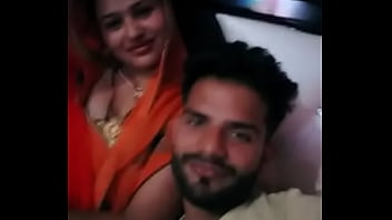 देसी लड़की का कमरे में जमकर मजा