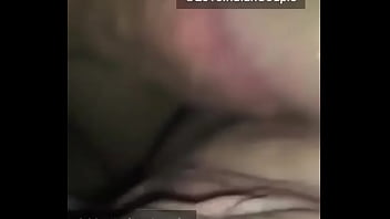 भारतीय जोड़े की पत्नी का रोमांटिक अंदाज