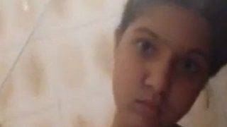 Bathing Horny Indian Girl Mms