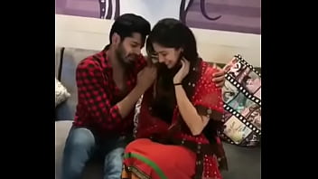 भारतीय सुंदरी का रोमांटिक अंदाज