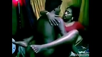 देसी साड़ी वाली भाभी का ज़ोरदार चुदाई का मजा