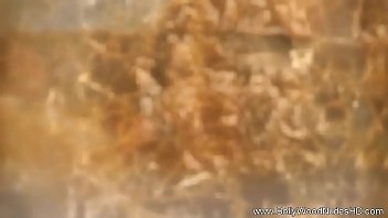 भारतीय गुलाबों की बारिश कर दो