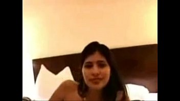 सुंदर भारतीय लड़की को लंड मिल रहा है