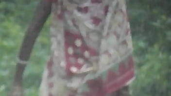 भारतीय महिला का पेशाब करना