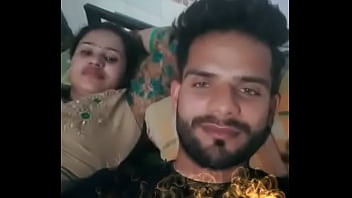 देसी लड़की का कमरे में हिंदी स्टाइल में जमकर मजा