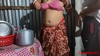 गाँव की रसोई में देसी बीवी की चुदाई