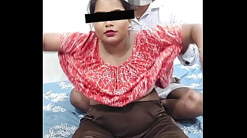भारतीय जोड़ा रात में कैसे गर्माहट भरता है