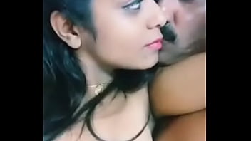 देसी बीवी अपने पति के साथ रात की मस्ती