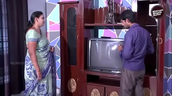 देसी आंटी का केबल वाले लड़के के साथ रोमांस