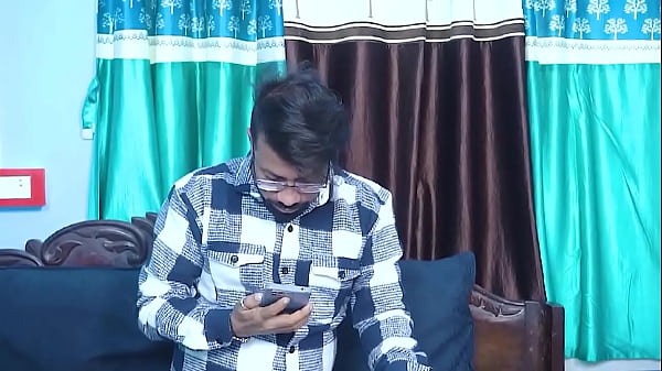 शादीशुदा जोड़े का रोमांटिक छुट्टी में होटल के कमरे में जुनूनी पल