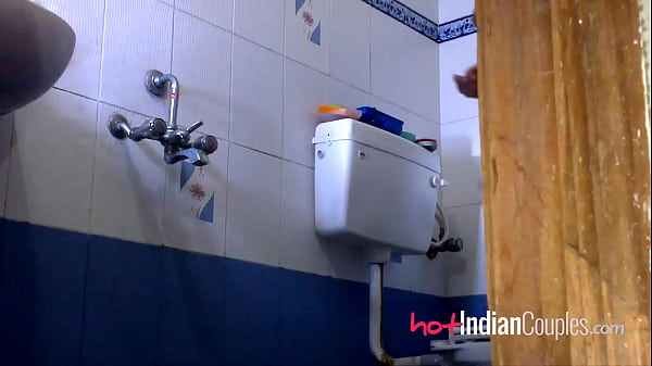 गर्म भारतीय जोड़ी शिल्पा और राघव का शावर में रोमांचक सेक्स