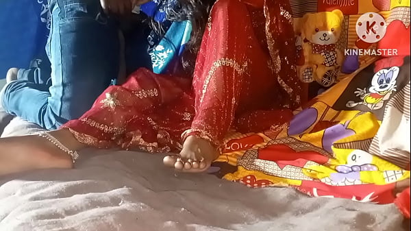 गाँव के देसी लड़के के साथ भाभी का गर्म मिलन