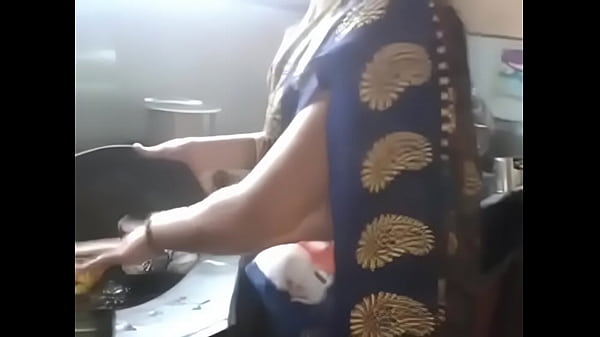 ಕನ್ನಡದ ಹಾಟ್ ಆಂಟಿ ಕಣ್ಣು ಕೆರೆಸುವ ನಾಭಿ ಮತ್ತು ಸೊಂಟ