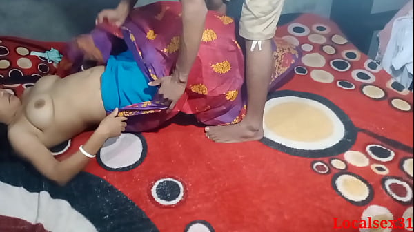 लाल साड़ी में बंगाली पत्नी का सेक्सी वीडियो – Localsex31 का ऑफिशियल वीडियो