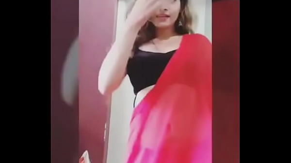 गर्म भारतीय खूबसूरत बीवी का सेक्सी स्ट्रिप डांस