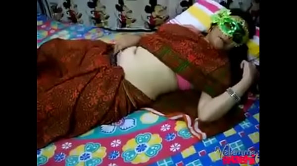 गरम भारतीय भाभी वेलम्मा नंगी होकर हस्तमैथुन करती हुई