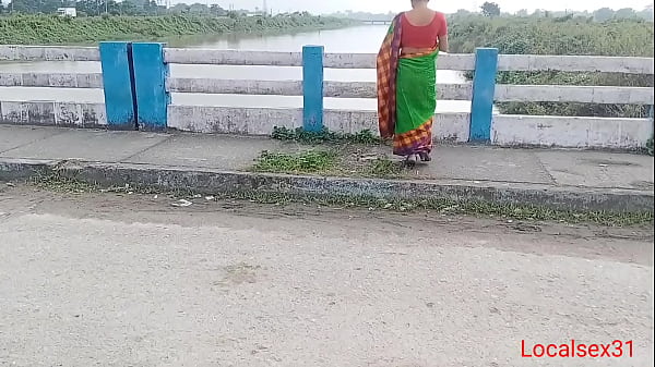 हरी साड़ी में बंगाली देहाती लड़की का गर्म वीडियो
