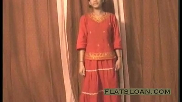 गर्म भारतीय लड़की का पेशाब करने का मज़ा
