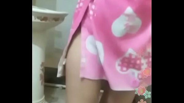 देसी बाथरूम में गर्म मुलाकात
