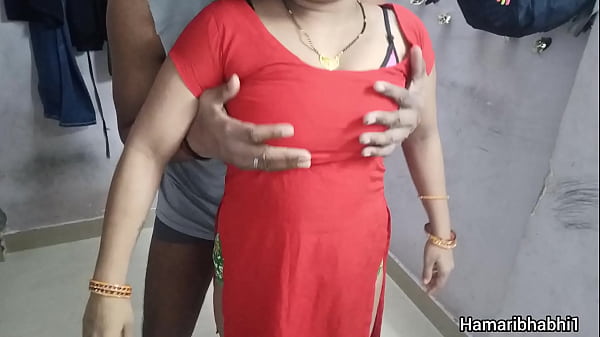 गर्म भारतीय देसी भाभी का सेक्सी अंदाज में देवर के साथ प्यार भरा रोमांस। हिंदी बीएफ वीडियो।