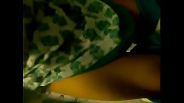 भारतीय लड़की का पेशाब करने का वीडियो