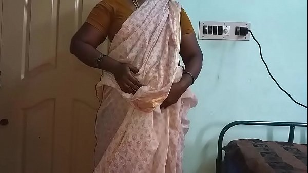भारतीय गरम मलयाली आंटी का नग्न सेल्फी और ससुर के लिए उंगली से मज़ा