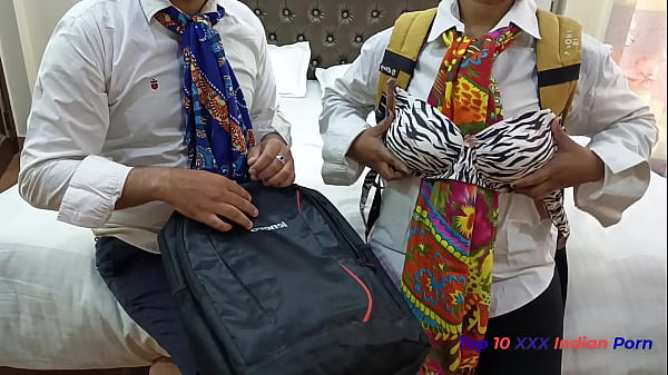ओयो होटल में पहली मुलाकात में देसी छात्र ने देसी लड़की को चोदा