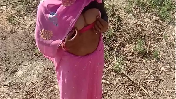 गर्म भारतीय जोड़े का बाहर सेक्स