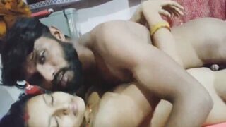 गाँव के जोड़े ने अपने गर्म पलों को भारतीय ब्लू फिल्म में कैद किया