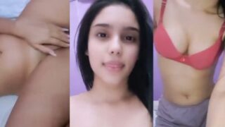 पुणेरी मराठी मुलगी नग्न एक्सपोज आणि चुताडीत बोटे घालताना
