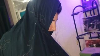 बांग्लादेशी मालिक ने अपनी हिजाबी नौकरानी के साथ गर्म सेक्स वीडियो