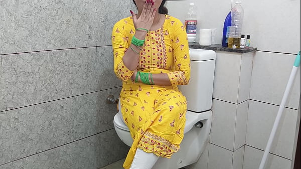 गर्म भारतीय सौतेली माँ ने नहाते हुए अपने सौतेले बेटे के साथ बाथरूम में गंदी चुदाई की हिंदी आडियो
