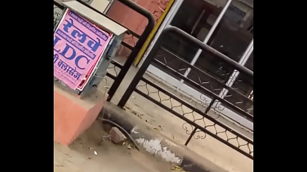 जयपुर की गरमा-गरम देसी लाल साड़ी में नवल