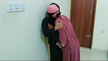 गर्म देसी भाभी का घर का बना ज़बरदस्त अश्लील मज़ा