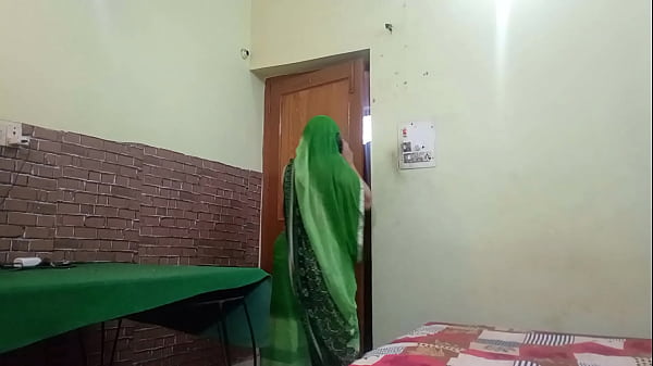 गरमा देसी डिलीवरी वाली का साथ मजेदार हिंदी चुदाई