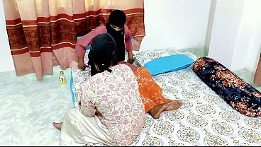 गर्म देशी भाभी डिल्डो से चुदाई करती है