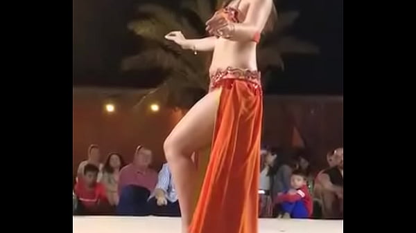 गर्म-गर्म देसी थिरकन