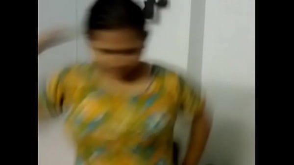 गीली देसी चुड़ैल नहा के बाद