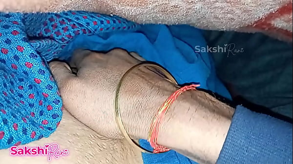 रात को बेडरूम में देसी सौतेले बेटे ने अपनी सौतेली माँ को चोदा