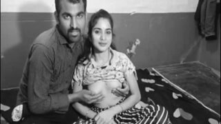 गाँव का लौंडा अपनी पुणेरी गर्लफ्रेंड के साथ देसी सेक्स एमएमएस बनाता है