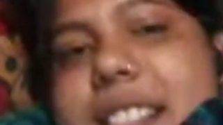 गांव की गर्म चाची अकेले नंगी नाच