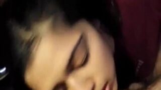 तेलुगू सेक्स वीडियो: रंडी सौतेले बाप का लंड चूसती हुई