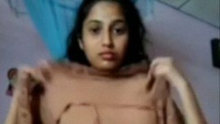 देसी रूमी ने नंगी सेल्फी लेते हुए पकड़े जाने से बची, रोमांचक हादसा